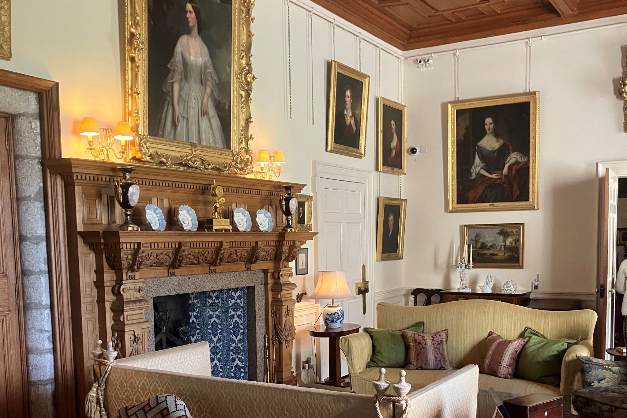 Drum Castle interior