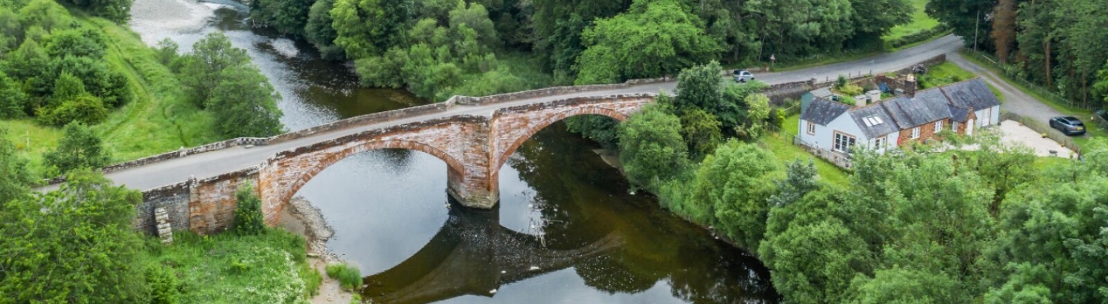 Luftaufnahme der Brücke in Thornhill.
