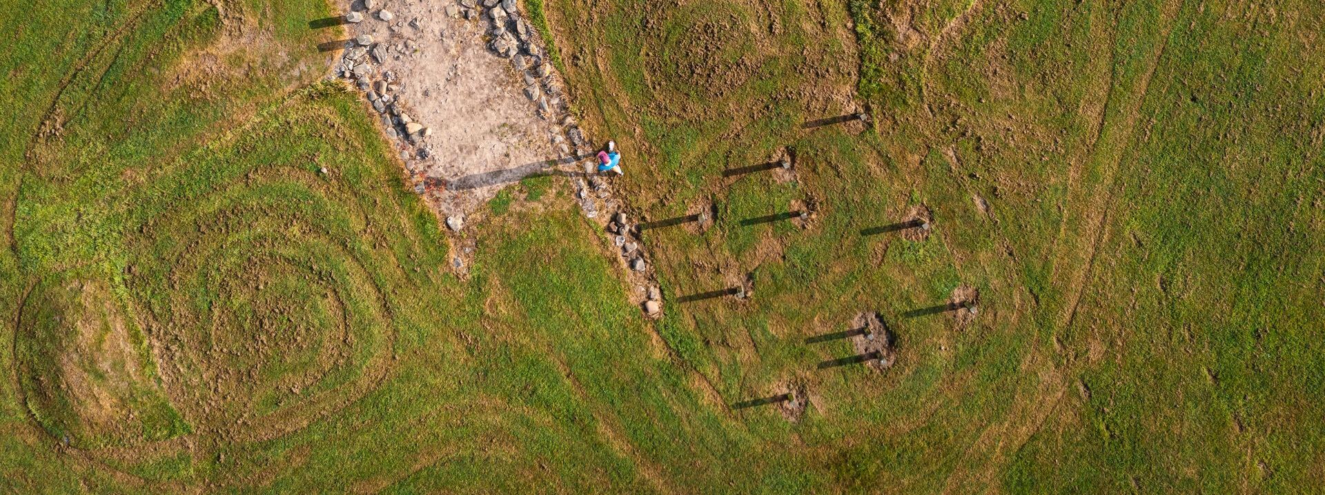 Luftaufnahme der Ruinen des Kinneil Fortlet.