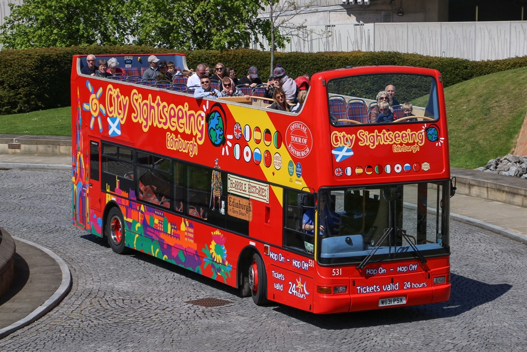 tour bus edinburgh scotland